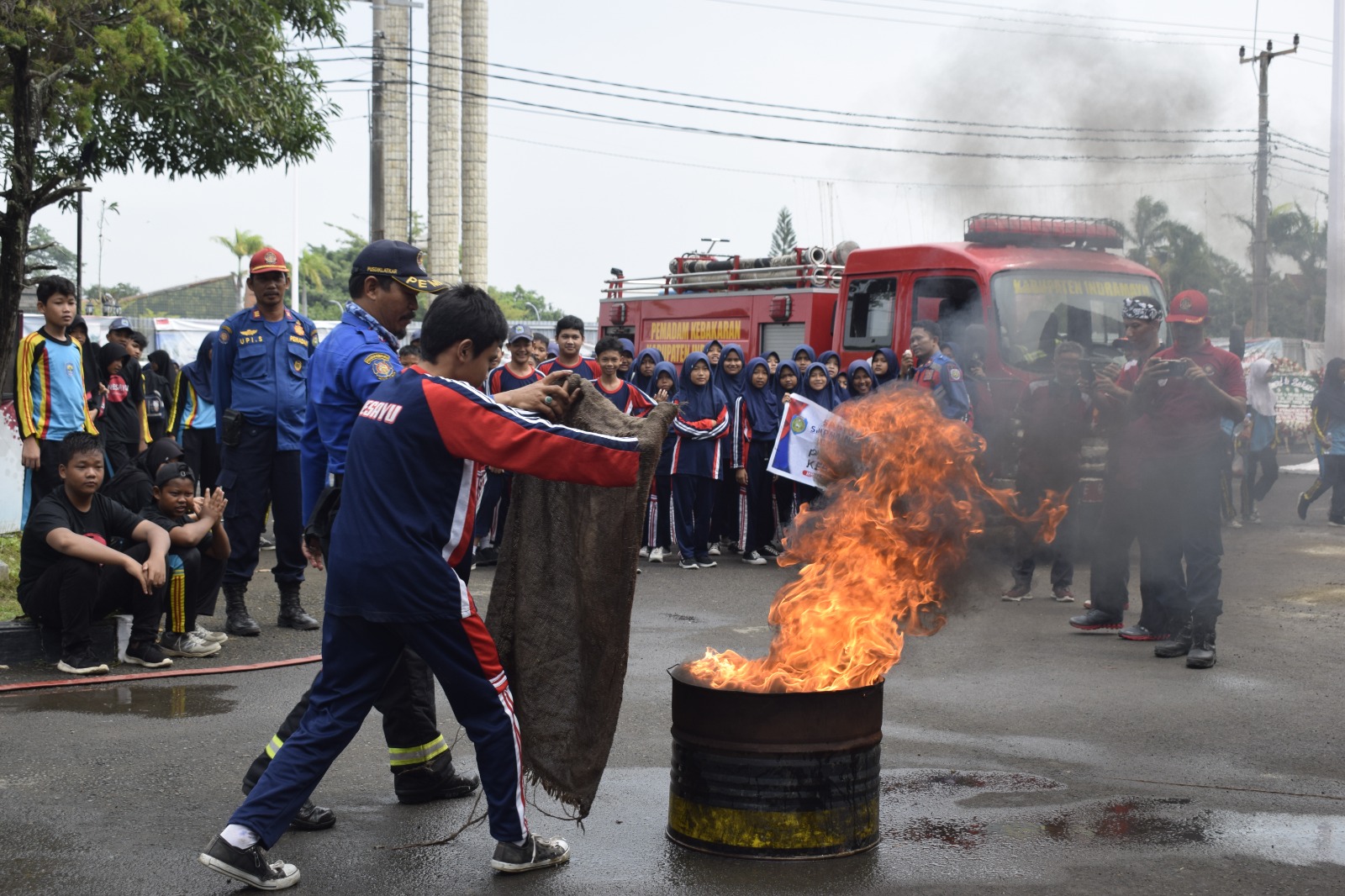 Simulasi pemadaman api di sekolah